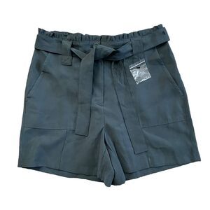 NWOT NINE WEST Shorts Size Medium